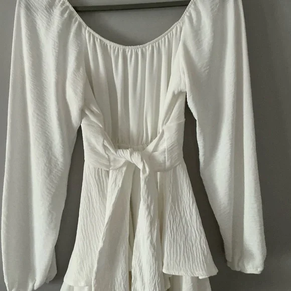 Elegant White Long Sleeve Romper - Picture 3 of 5